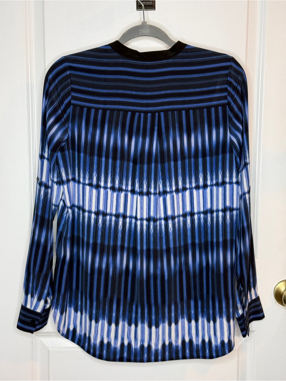 Vince Top 💯 Silk Sz 6 Blue White Striped Monaco Tie-Dye V-Neck Hi-Low Hem | EUC - Picture 8 of 8